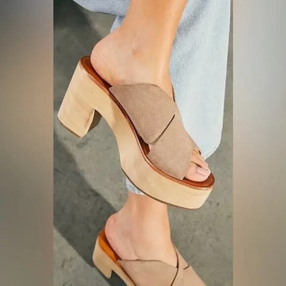 NEW FREE PEOPLE Kora Platform Clog In Taupe Suede Sz 41 /11 Wood Heels Open Toe - Picture 2 of 8
